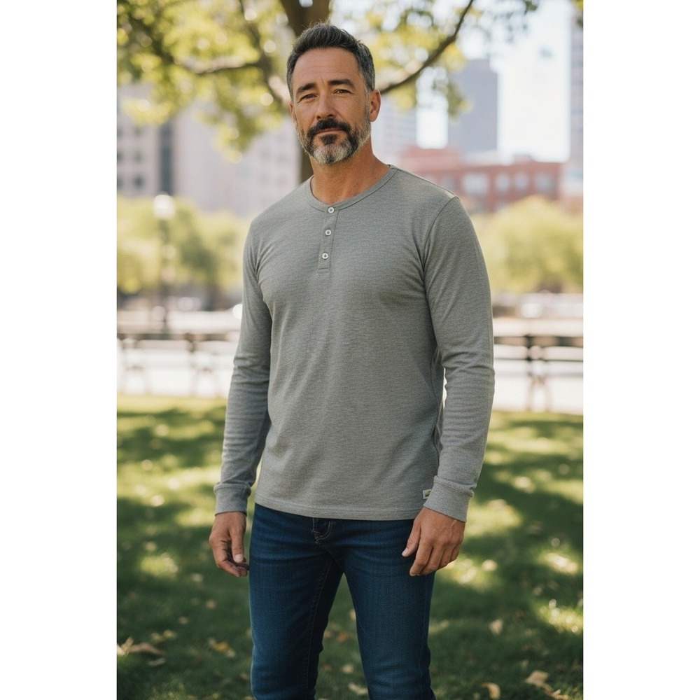 Vuori Henley Mens XL GRAY Long Sleeve Performance 4 Way‎ Stretch